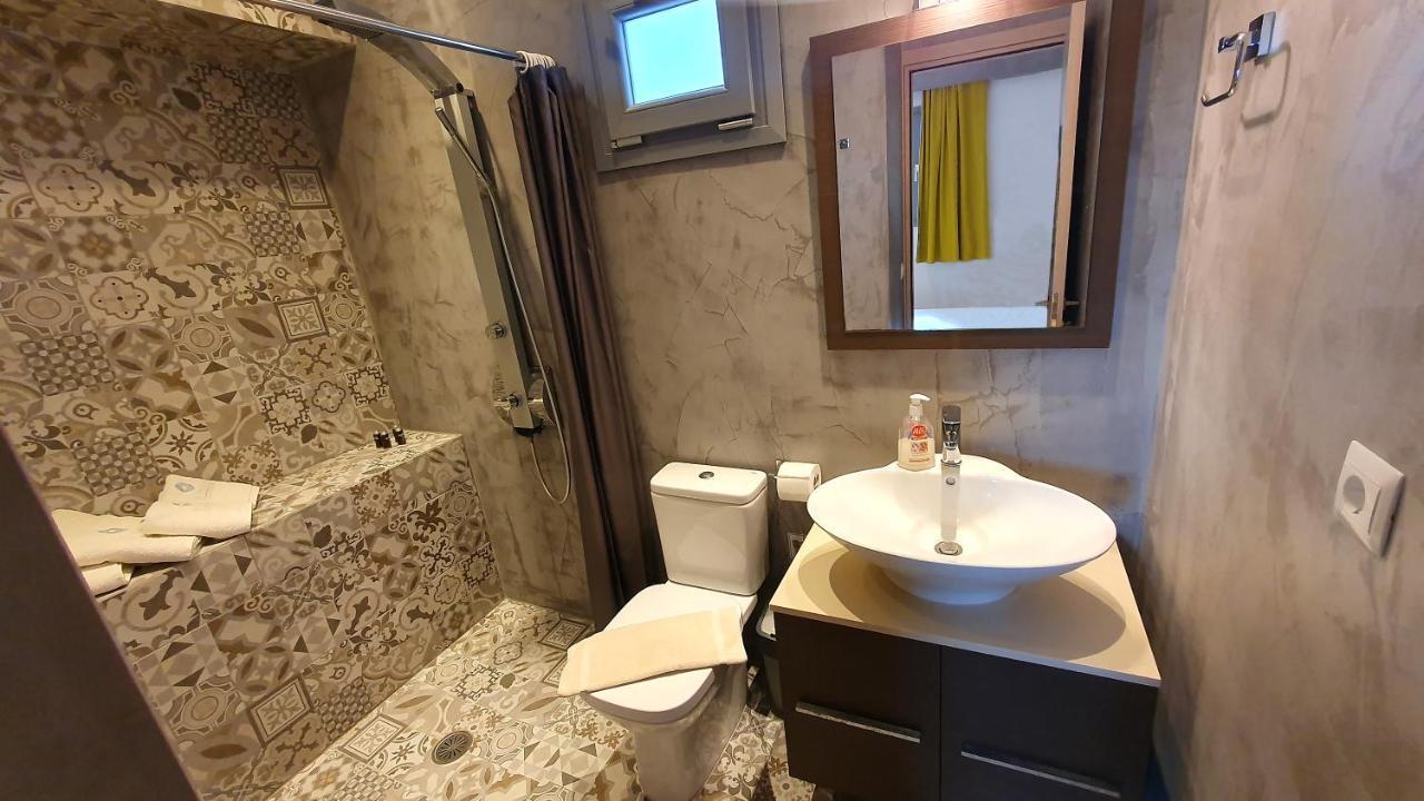 St.Thomas Beach Luxury Apartments Pefki  Экстерьер фото