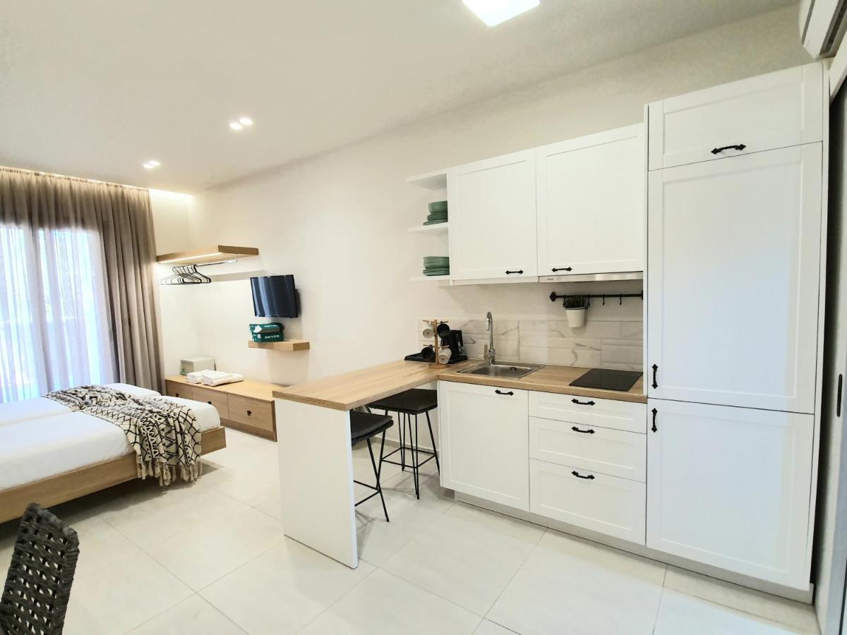 St.Thomas Beach Luxury Apartments Pefki  Экстерьер фото